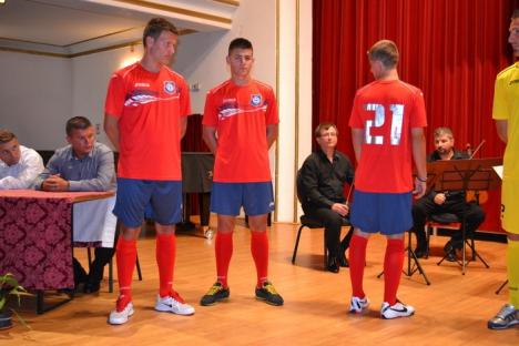 "Generaţia următoare" a FC Bihor a prezentat noul echipament de joc la Filarmonică (FOTO)