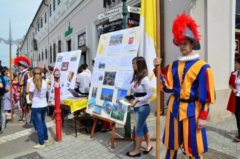 Carnaval european pe străzile Oradiei: Elevii au promovat unitatea în Europa (FOTO/VIDEO)