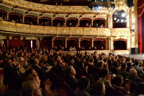 A început Festivalul de Teatru Scurt: Sala plină la premiera gazdelor, "Equus" (FOTO)