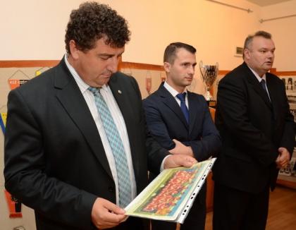 Bihorul nu-şi uită trecutul fotbalistic: Expoziţia de materiale sportive da la Muzeul Aurel Lazăr rămâne deschisă până miercuri (FOTO)
