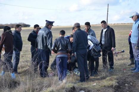 Accident cu 7 victime lângă Tinca: Doi bărbaţi, unchi şi nepot, au murit striviţi între fiare (FOTO/VIDEO)