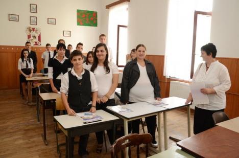 Bolojan, Biro şi funcţionari ai Primăriei, "vedetele" începerii noului an şcolar la Liceul Reformat Lorantffy Zsuzsanna (FOTO)