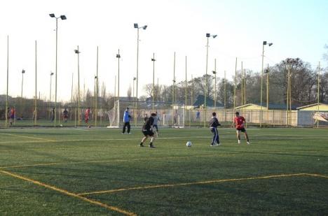 Baza Sportivă Tineretului: fotbal şi relaxare în condiţii de excepţie! (FOTO)