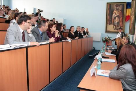 Zeci de specialişti în ştiinţe juridice au dezbătut la Agora perspectivele dreptului în secolul XXI (FOTO)