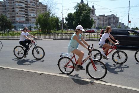 Elevii gojdişti promovează ciclismul, chiar dacă nu au destule piste în oraş (FOTO)