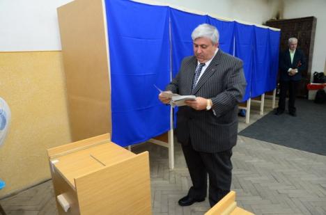 Şeful UDMR Bihor, Alexandru Kiss, a fost singur-singurel la vot (FOTO)