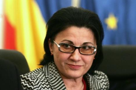 Ecaterina Andronescu susţine că nu poate să-i retragă lui Victor Ponta titlul de doctor