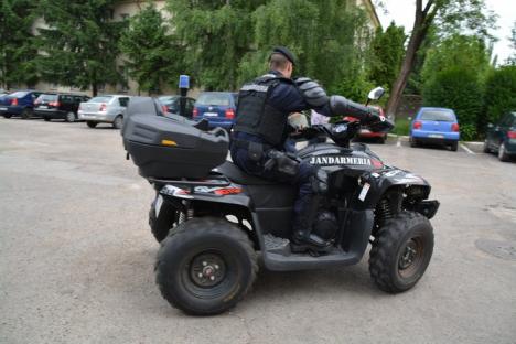 Jandarmii din Padiş, dotaţi cu ATV (FOTO)