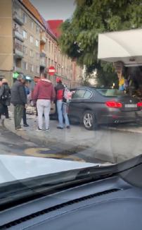 Şofer de BMW din Bihor, implicat într-un accident mortal în Satu Mare: A spulberat o florărie, o femeie a fost prinsă sub dărâmături (FOTO / VIDEO)