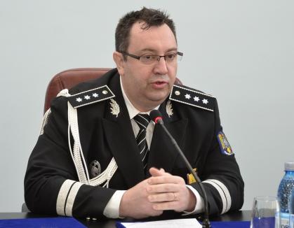 Doi într-unul: Adjunct al şefului Poliţiei Bihor, comisarul şef Adrian Bucur a preluat şi conducerea instituţiei