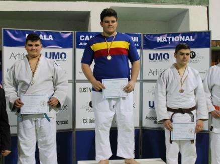 Tineri judoka de la Liberty Oradea au cucerit o medalie de aur şi două de argint la Campionatul Naţional de juniori III