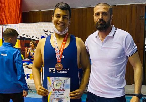 Orădeanul Alexandru Gavra a cucerit bronzul la Campionatul Naţional de Lupte U15