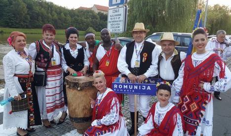 Ansamblul Crișana a reprezentat România la cel mai mare festival internațional de folclor din Slovenia (FOTO)