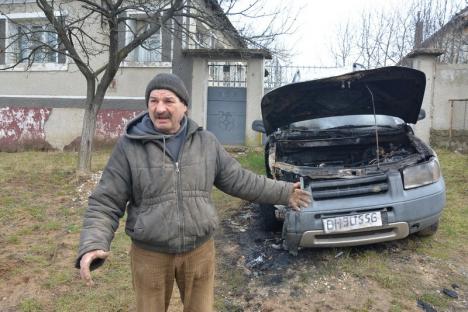 Gherila ortodoxă: Locuitorii unui sat de lângă Oradea au ajuns să-și otrăvească fântânile şi să-şi ardă proprietăţile, învrăjbiţi de preot (FOTO)