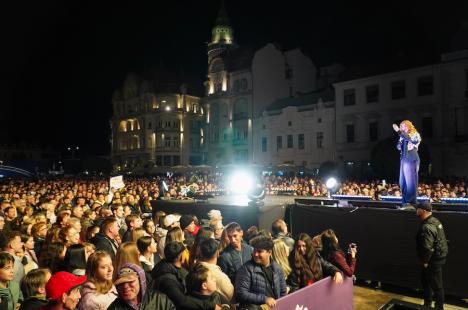 Sandra, vedeta anilor '80, a concertat în Piața Unirii, în ultima seară de Oradea FestiFall (FOTO/VIDEO)