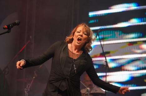 Sandra, vedeta anilor '80, a concertat în Piața Unirii, în ultima seară de Oradea FestiFall (FOTO/VIDEO)