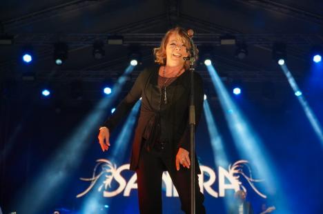 Sandra, vedeta anilor '80, a concertat în Piața Unirii, în ultima seară de Oradea FestiFall (FOTO/VIDEO)