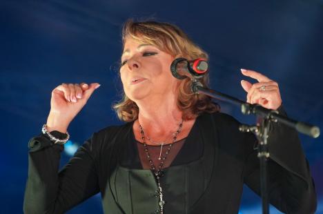 Sandra, vedeta anilor '80, a concertat în Piața Unirii, în ultima seară de Oradea FestiFall (FOTO/VIDEO)