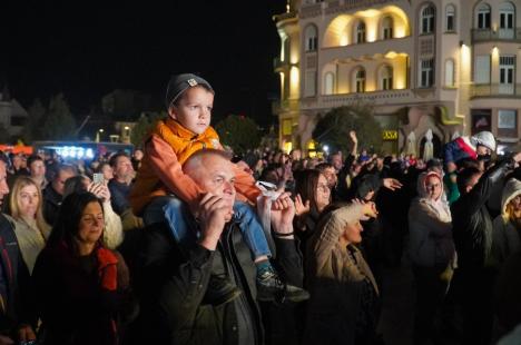 Sandra, vedeta anilor '80, a concertat în Piața Unirii, în ultima seară de Oradea FestiFall (FOTO/VIDEO)