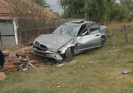 Un tânăr din Bihor a furat BMW-ul unui consătean şi s-a răsturnat în şanţ. Autoturismul e daună totală