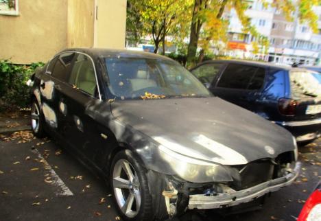 BMW abandonat pe domeniul public în Oradea: Poliția Locală se pregătește să-l ridice