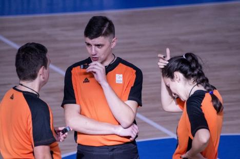 Baschetbalistele de la CSU CSM Oradea au pierdut la 17 puncte primul joc oficial din noul sezon competiţional (FOTO)