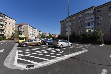 Cele 280 de locuri de parcare din spatele blocurilor din Calea Aradului au fost date în folosință (FOTO)