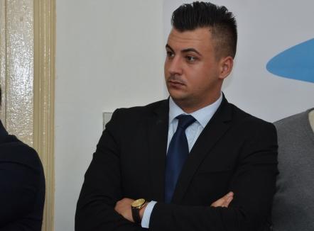 Sancţionat cu detaşare: Din răzbunare, directorul APIA Bihor l-a pus pe Hodişan junior să facă naveta
