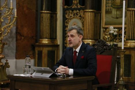 Ambasadorul României în Italia, conferință la Oradea: 'Să ne controlăm emoţiile înainte să ne controleze ele pe noi' (FOTO / VIDEO)