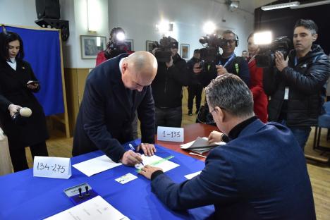 Bolojan la vot: „Am votat oameni pe care îi recunoști nu după vorbele lor, ci după faptele lor” (FOTO)