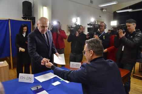 Bolojan la vot: „Am votat oameni pe care îi recunoști nu după vorbele lor, ci după faptele lor” (FOTO)