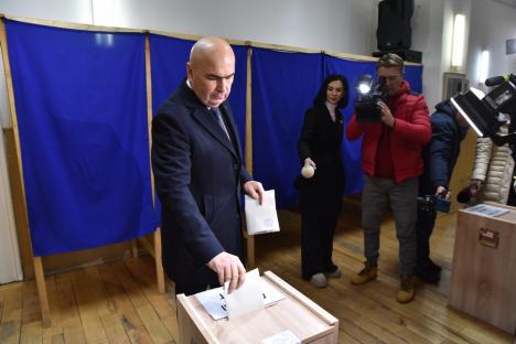 Bolojan la vot: „Am votat oameni pe care îi recunoști nu după vorbele lor, ci după faptele lor” (FOTO)