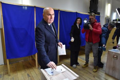 Bolojan la vot: „Am votat oameni pe care îi recunoști nu după vorbele lor, ci după faptele lor” (FOTO)