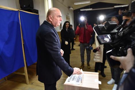 Bolojan la vot: „Am votat oameni pe care îi recunoști nu după vorbele lor, ci după faptele lor” (FOTO)