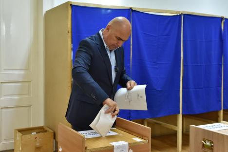 Bolojan a votat „pentru oameni competenți, care au probat” și „pentru reprezentarea cu demnitate a României” în Europa (FOTO/VIDEO)