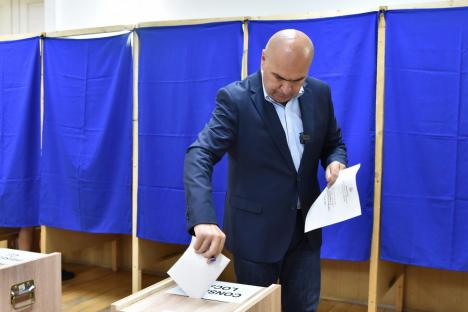 Bolojan a votat „pentru oameni competenți, care au probat” și „pentru reprezentarea cu demnitate a României” în Europa (FOTO/VIDEO)