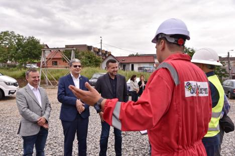 Ministrul Marcel Boloș, pe șantiere în Oradea: A inspectat lucrările de la înălțimea sondei de lângă Parcul Salca și îl propune pe Gheorghe Carp cetățean de onoare al orașului (FOTO)