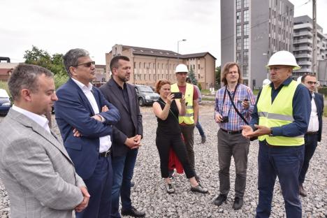 Ministrul Marcel Boloș, pe șantiere în Oradea: A inspectat lucrările de la înălțimea sondei de lângă Parcul Salca și îl propune pe Gheorghe Carp cetățean de onoare al orașului (FOTO)