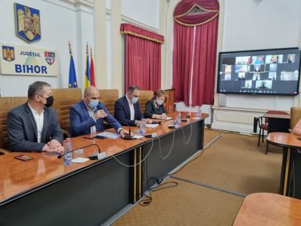 Clinci de final de an în Consiliul Județean: Bolojan l-a admonestat pe șeful consilierilor UDMR după ce acesta l-a lăudat pe ministrul Cseke că „a adus” bani în Bihor