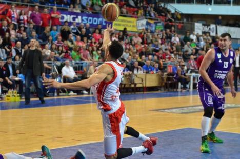 După un meci de mare luptă, CSM U Oradea a învins BCM U Piteşti cu 104-97 (FOTO)