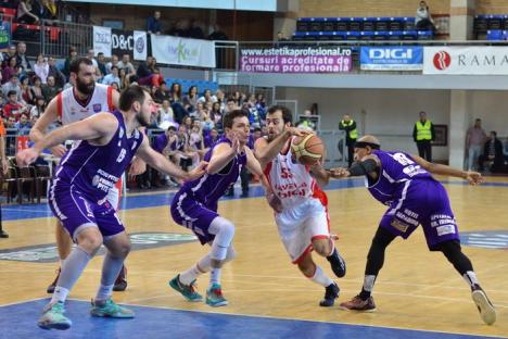 După un meci de mare luptă, CSM U Oradea a învins BCM U Piteşti cu 104-97 (FOTO)