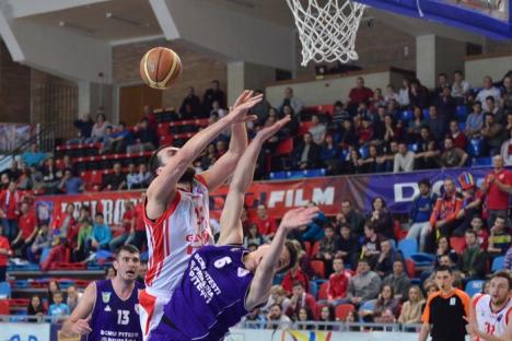 După un meci de mare luptă, CSM U Oradea a învins BCM U Piteşti cu 104-97 (FOTO)