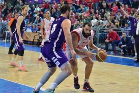 După un meci de mare luptă, CSM U Oradea a învins BCM U Piteşti cu 104-97 (FOTO)