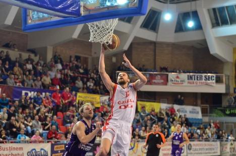 După un meci de mare luptă, CSM U Oradea a învins BCM U Piteşti cu 104-97 (FOTO)