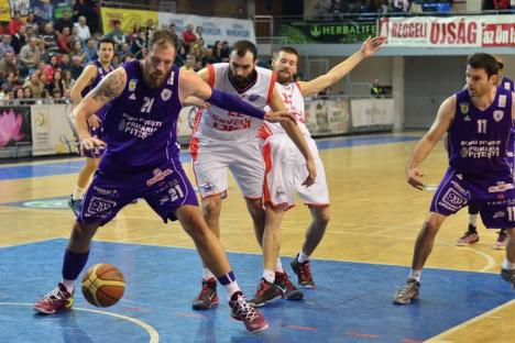 După un meci de mare luptă, CSM U Oradea a învins BCM U Piteşti cu 104-97 (FOTO)