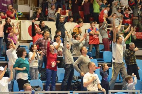 După un final dramatic, CSM CSU Oradea s-a impus la limită, cu 78-77, în faţa echipei BC Mureş Tg. Mureş şi a urcat pe primul loc! (FOTO)
