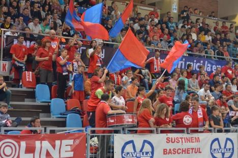 CSM CSU Oradea a câştigat primul meci din campionat desfăşurat în faţa propriilor suporteri (FOTO)