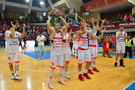 Victorie! Baschetbaliştii de la CSM CSU Oradea au câştigat primul meci al finalei cu Steaua (FOTO)