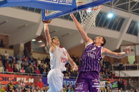 După un final dramatic, CSM CSU Oradea s-a impus, cu 62-60, în faţa argeşenilor de la BCM U Piteşti (FOTO)