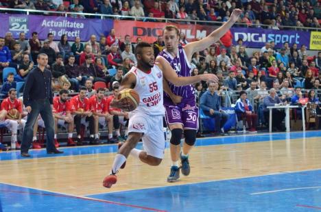 După un final dramatic, CSM CSU Oradea s-a impus, cu 62-60, în faţa argeşenilor de la BCM U Piteşti (FOTO)